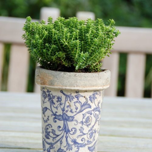 Mediterrán stílusú kerámia virágcserép, kék fehér mintás, 12 cm átmérőjű, kültéri és beltéri dekorációs kiegészítő