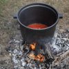 Öntöttvas vadászfazék zárható fedéllel, 6,8 literes
