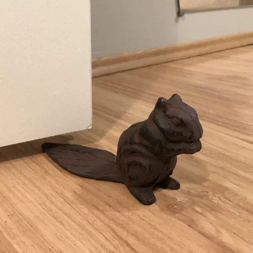 Öntöttvas ajtókitámasztó mókus, 0,6 kg, csomag, 12 db