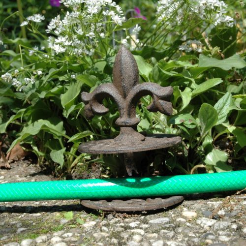 Öntöttvas locsolótömlő vezető, 32 cm, 3 féle, csomag, 12 db