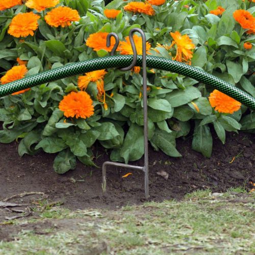 Leszúrható fém tömlőtartó, slag tartó, 35 cm, csomag, 36 db